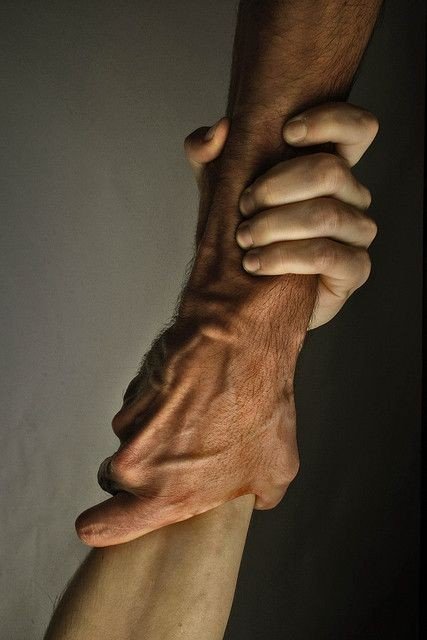 AD7BQ's tweet photo. "ومَضيتُ لا أخشَى الوقوعَ لأنَ لِي
خِلًا إذا ما طِحتُ يُمسِكُ مِعصَمي." https://t.co/I0TwqOwYfg