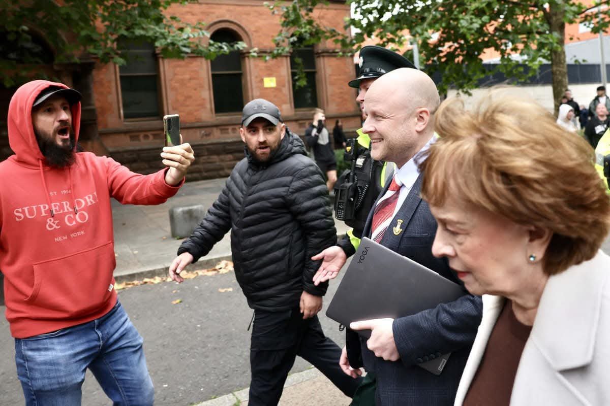 ceejay_287's tweet photo. These appear to be the individuals who were directing the foul abuse towards @JamieBrysonLLB and the Unionist representatives in the video below

“Youll not be here for much longer” can only be interpreted in on way https://t.co/32dqoO5snP