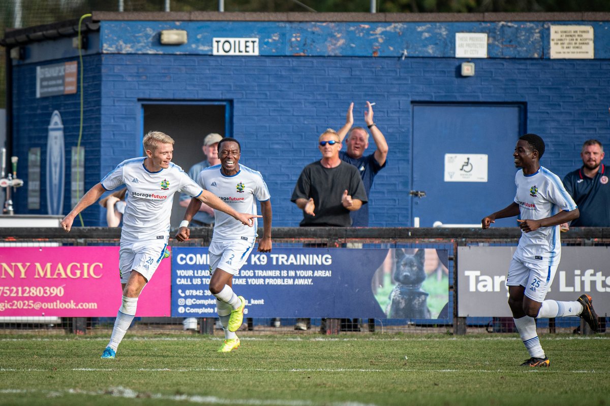 GRTPhotography's tweet photo. @HanworthVillaFC @TheCurfews @SouthernLeague1 @garyabs @drfc_official @Argyle @CarshaltonA_FC @EmiratesFACup @surreyfa @MalvernTown1946 @CPFCAcademy @FulhamAcademy 2026/27 Season Thread - Match 16

@wellingunited 2 vs 2 (p) @TheCurfews 

A cracking FA Trophy match between evenly matched teams, with a superb goal from Wayne Ridgeley in the second half before the Curfews went on to win on penalties. Match album here:

https://t.co/4HfGvEW6j4 https://t.co/fuQlLsTPrJ