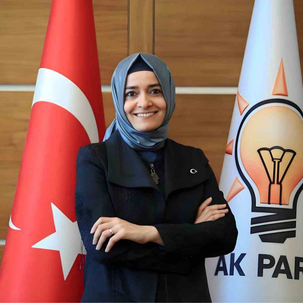 EdemirHuseyin's tweet photo. Cuma günü bir bakan istifa edecek diyen gazeteci Ali tarakçı tutuklandı.

163 milyon TL yatırıp 2.17 milyar TL “ kazanan”  Fatma Betül Sayan Kaya, “ müsait değilim,” deyip telefonunu kapattı. https://t.co/XfcPTqWrGY