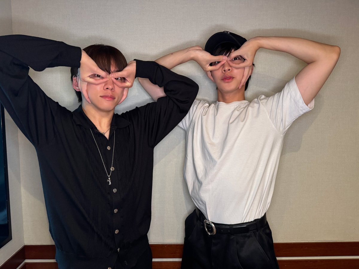 7mpickup_tfm's tweet photo. 今日の担当：松井奏＆基俊介💛💚

「IMP.の #IMPickup」今日も放送！📡
10月1日、今日はなんの日でしょう？？

#松井奏 #基俊介 がピックアップ☑️
2人にもバッチリ似合う、アレにまつわる日👀

https://t.co/NG49YzswdR

#IMP. @_7mp_official_ #TOKYOFM #JFN https://t.co/KYSAwYQO6T