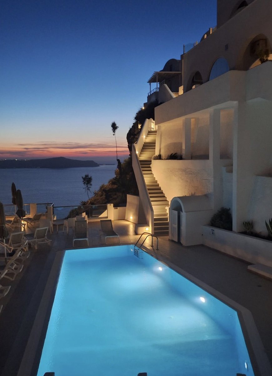 W0rld2026's tweet photo. Santorini, Greece 🇬🇷 https://t.co/tEG00t4AVn