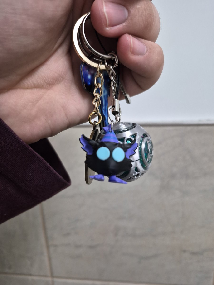 YaoiSevenDL's tweet photo. My keychain is pure aura :D #deadlock https://t.co/sxae7bBOkz