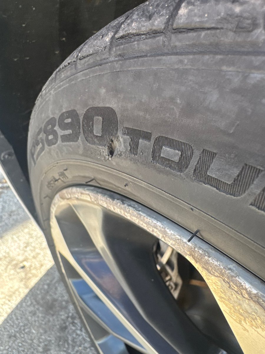 kosmosuzuki91's tweet photo. Thank god I went to put air in my tires to catch this before a three hour trip to Madison 🙃🙃 thank god discount tire had openings today https://t.co/0wTqtTCp0m