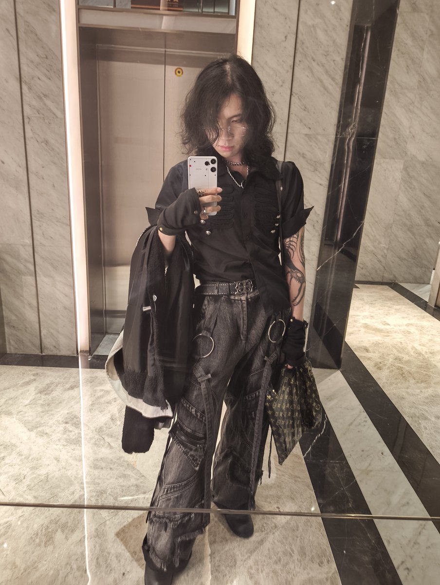 peanyaaa's tweet photo. Ootd? Idk https://t.co/CQymdHdAgm