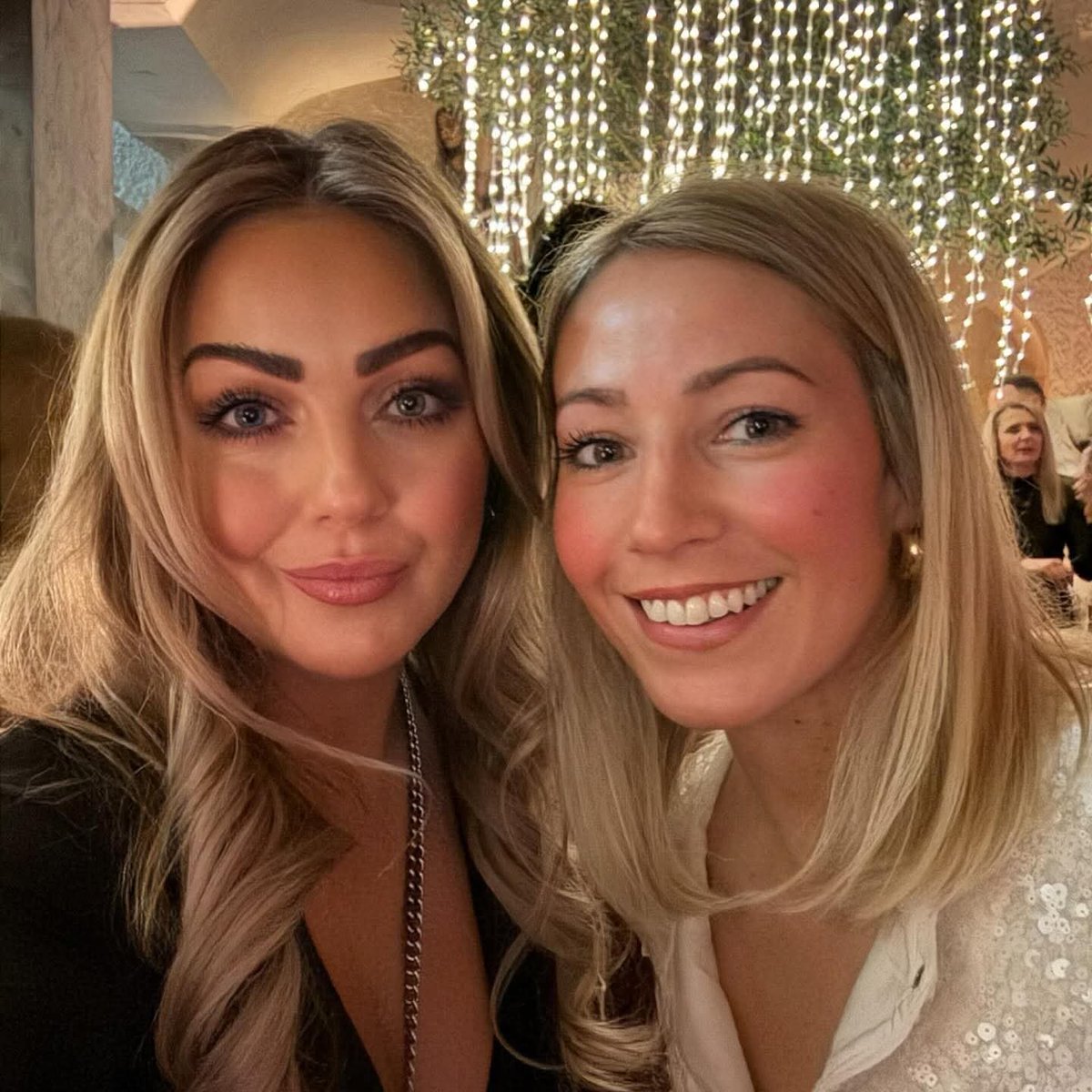 tastypeople111's tweet photo. Sane hot blonde but with which other, https://t.co/A5Vu7PK2gd