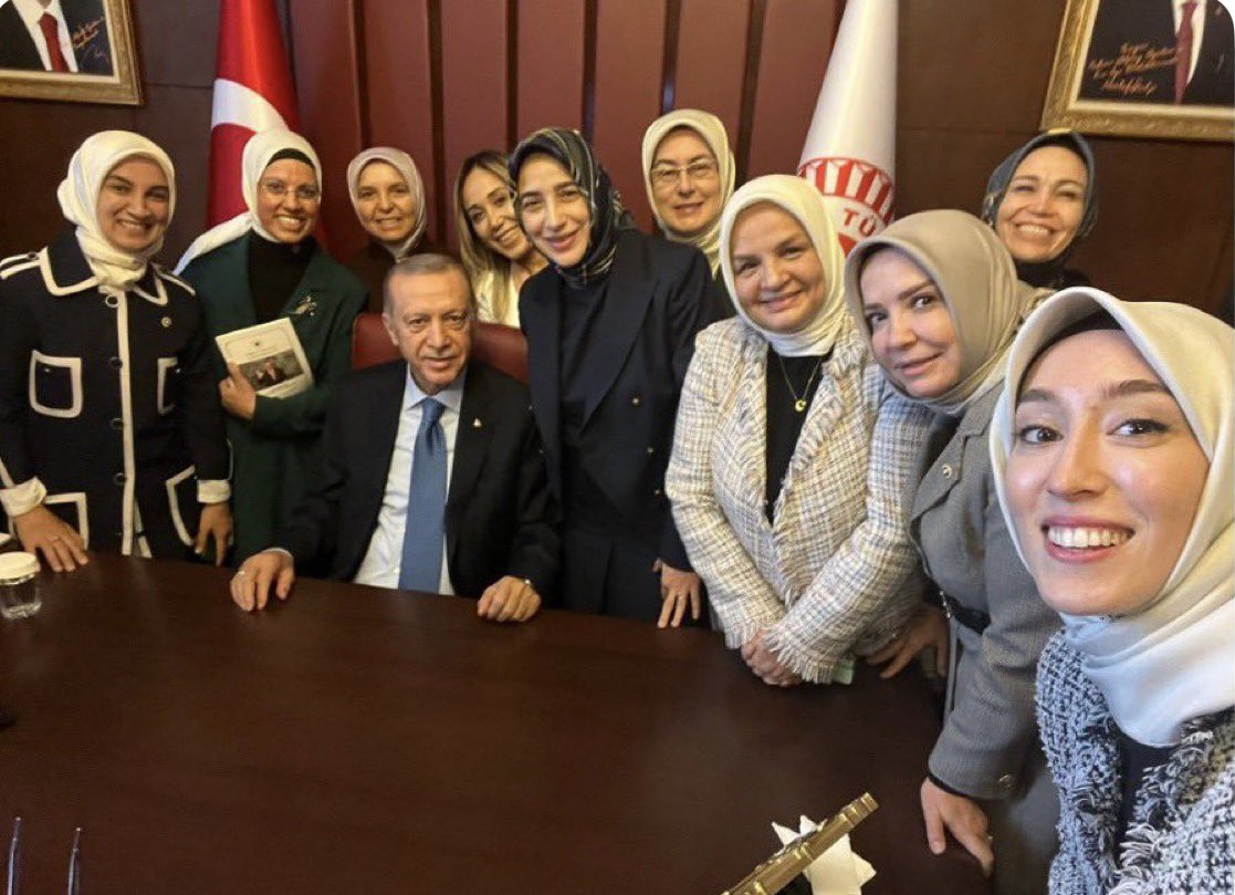 1461saglam's tweet photo. Dağ gibi adamı KADEME KADEME bitirmeye yemin etmiş ekip! https://t.co/Miup29dc4F