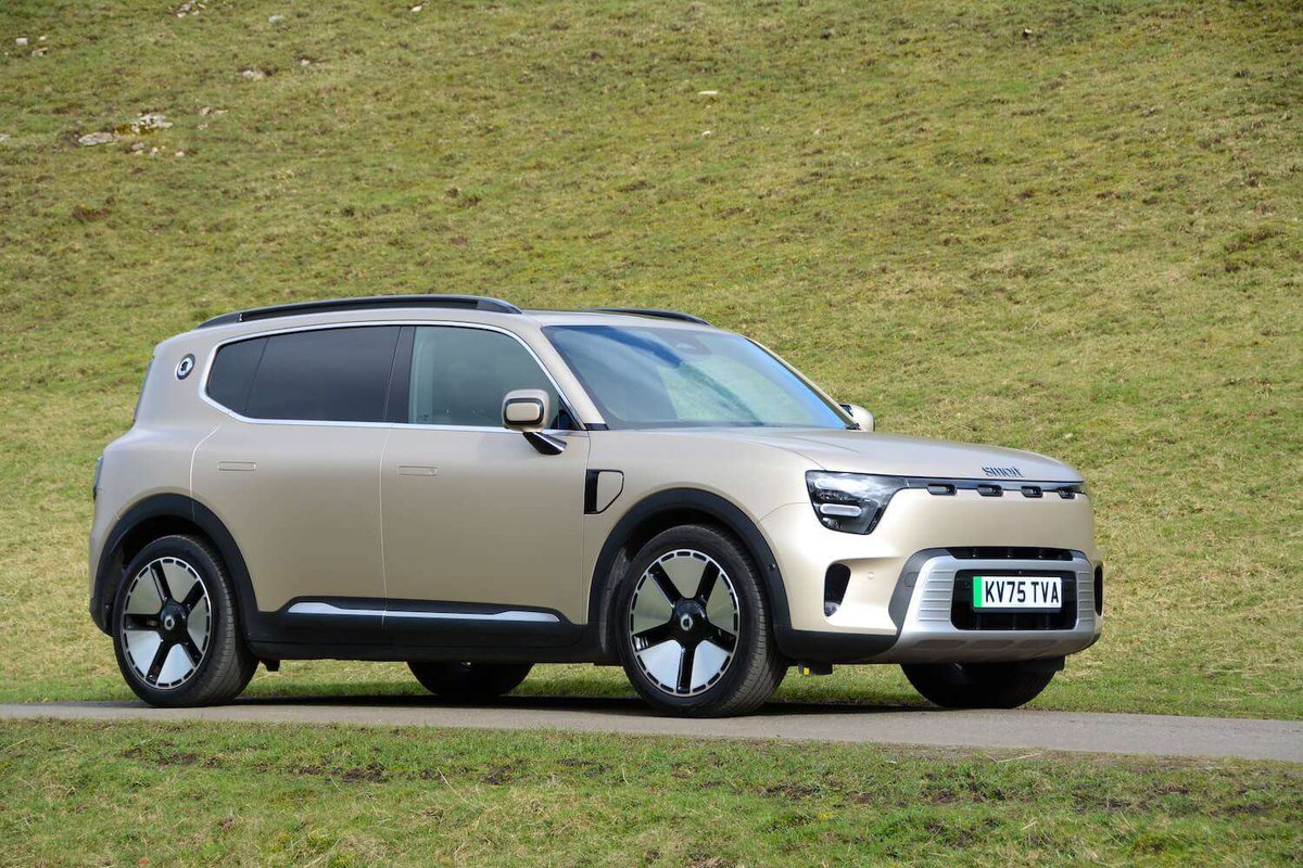 rwot_jc's tweet photo. Modern cars are increasingly connected to phones, apps, Bluetooth, Wi-Fi meaning it can get hacked ⚠️ 

Would you rather have a fully connected car, or a less connected one with fewer cyber risks? 🚗👇 https://t.co/GfgSVYQyeR