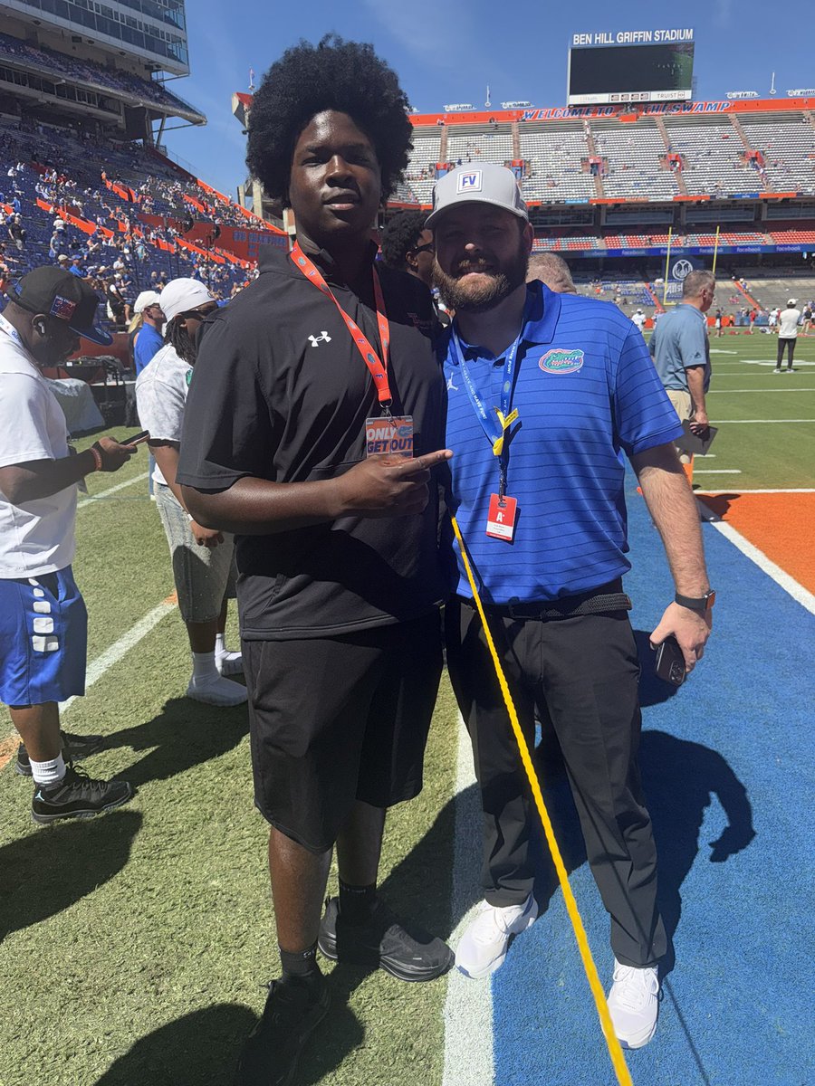 BrycenJohnson71's tweet photo. Beyond Blessed to have received an 🅾️ffer from the University of Florida 

@CoachTrautFB @ColeHeard_FB @jackhunt_12 @WARRIORNATION20 @RecruitWarriors @coachmarkf @CoachDChapman30 @JHaglerDBZ @HallTechSports1 @AL_Recruiting @AL6AFootball @ScoutFball https://t.co/20iUFov7AG