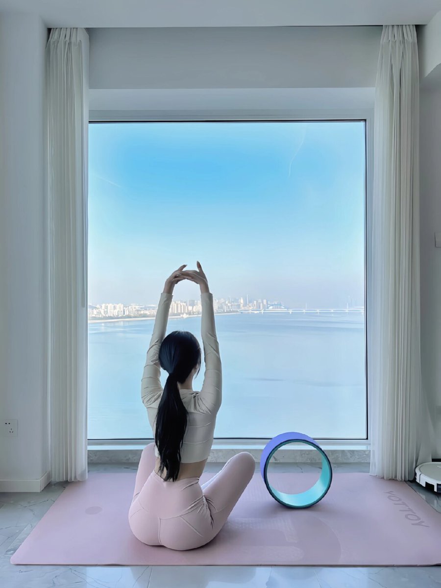 RubyeMelan6io's tweet photo. Just tried the new sunrise yoga flow on the rooftop at 6 a.m. — fresh air, golden sky, zero crowds. Game-changing way to start the day!， https://t.co/kZcy5lKGAw