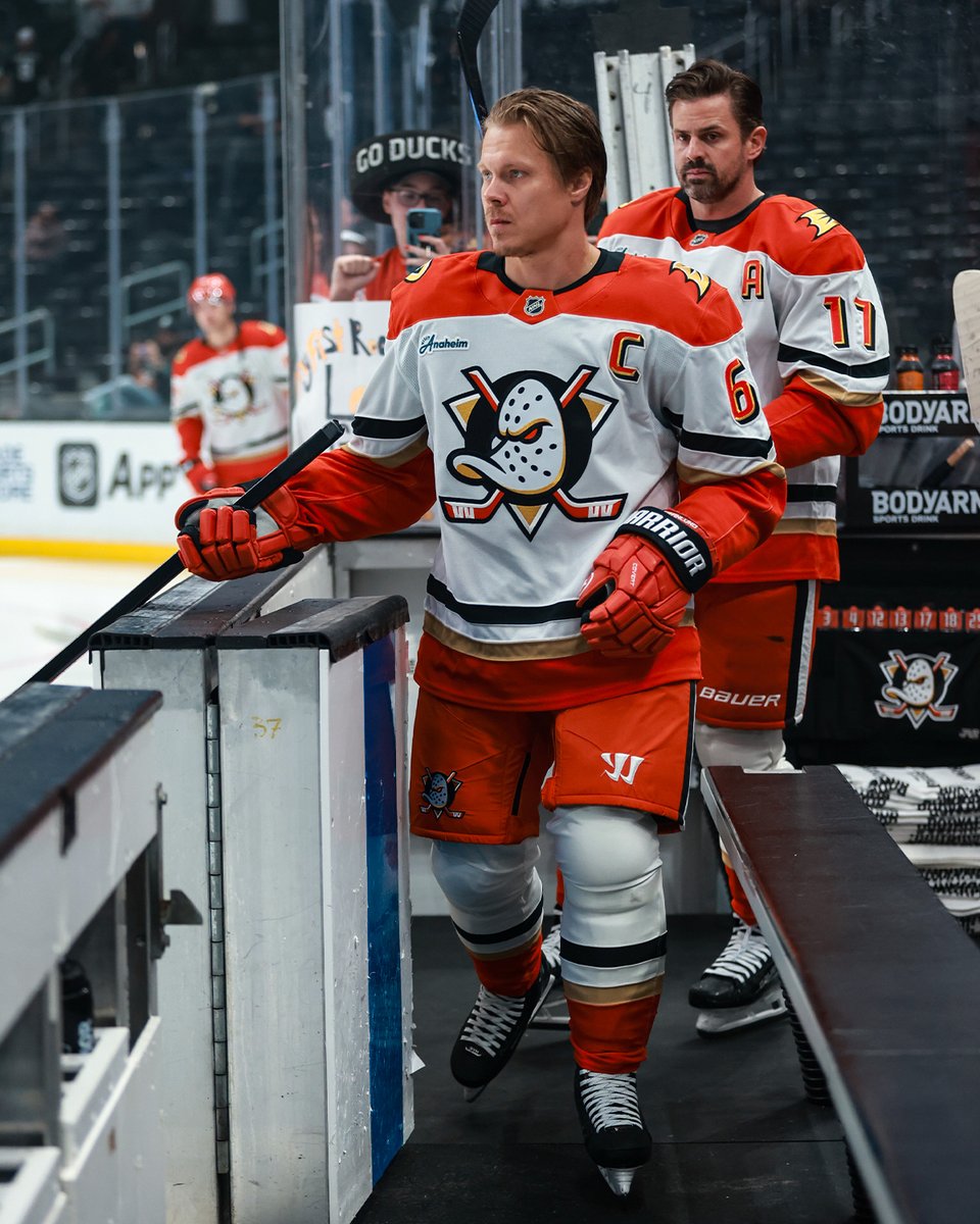 First game as captain for Mikael Granlund 🧡 
 [📷](https://pbs.twimg.com/media/HTKw9rTbMAAwx_U.jpg) [📷](https://pbs.twimg.com/media/HTKw9rJbsAAn-uV.jpg) https