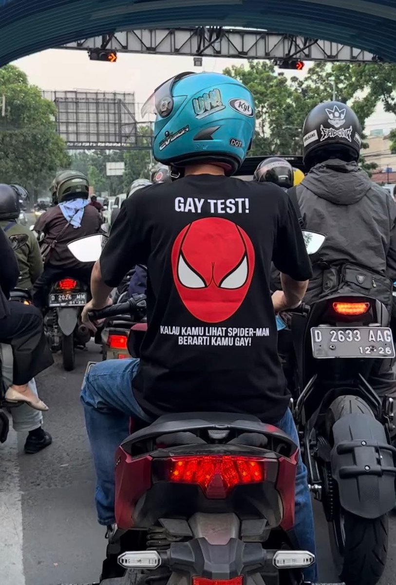 WarungKomedi_'s tweet photo. jujur yang pertama kali lu liat apa? https://t.co/IvYBI67d7L