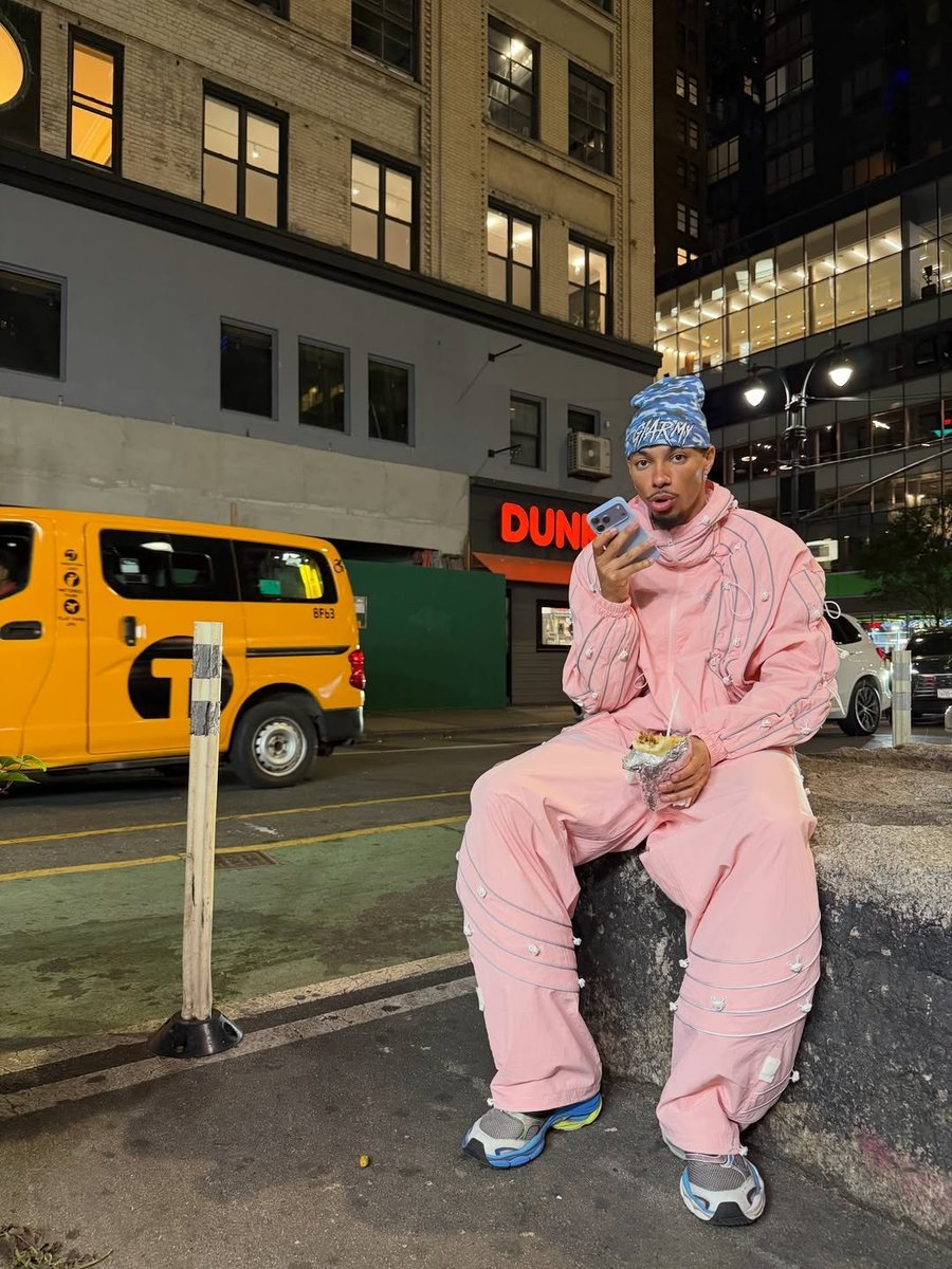 Anfield_eraa's tweet photo. Ekitike. Pink season. no debate.
NYC night, Dunkin in the back, the fit speaking for itself.
CHARM only.
this isn’t clothes. this is aura.

#PinkSeason #StreetDrip #NYCNights #EkitikeStyle #AuraFit https://t.co/r4JLyHLhTU