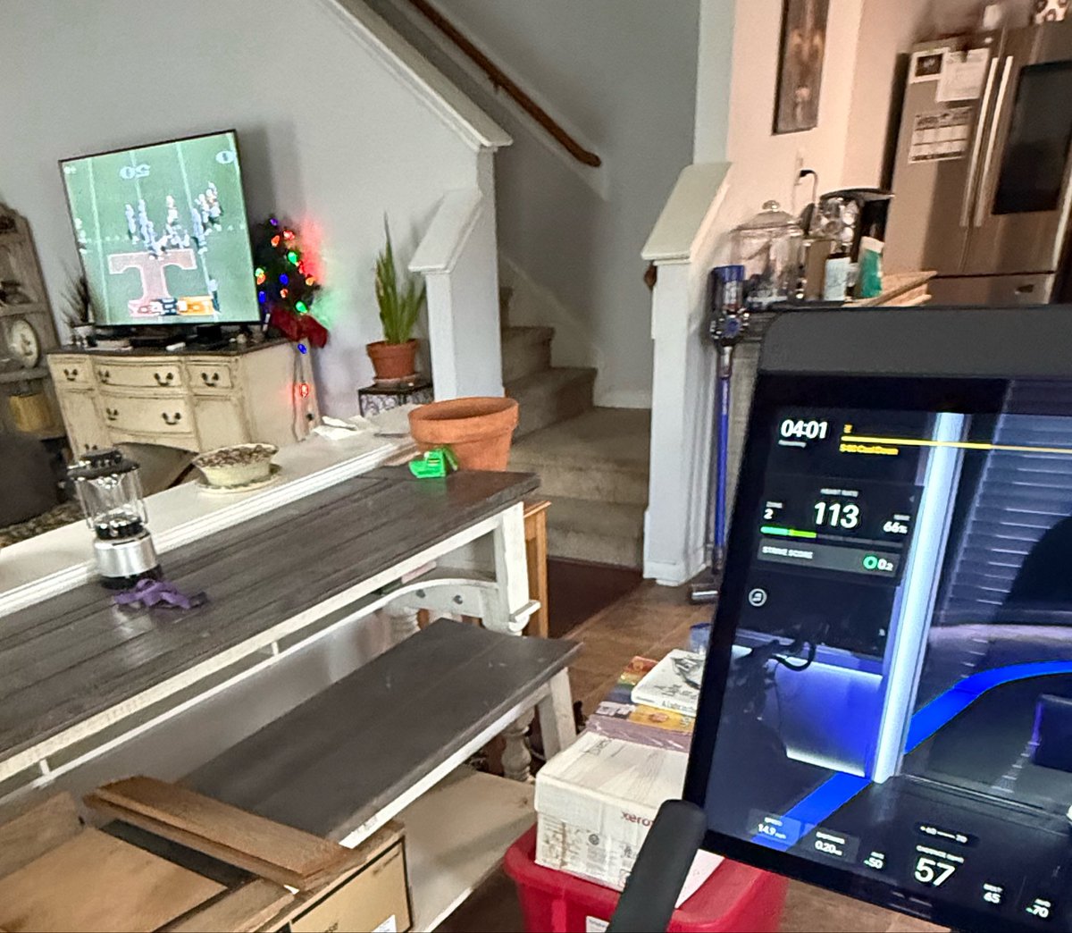 NaughtyRNLynn's tweet photo. Peloton and footballβ¦canβt complain! And now that that game is over, I can go do legs real quick! ππ€πΌπ§‘π€
Keep your body moving to keep your body moving!!!
#workingonme #fitmomma πͺπΌπ
πππ https://t.co/6TgSNvxOnd