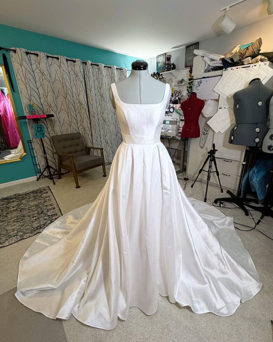 S_RockCustom's tweet photo. 👰✨ MAKE YOUR GOWN UNIQUELY YOURS! ✨👰

#WeddingDressAlterations #BridalAlterations #SRockCustom #BrideToBe #WeddingDress #TailoredPerfection #BridalTailoring #PhillyBride #FallBride #WeddingReady https://t.co/pMm4URBNq8