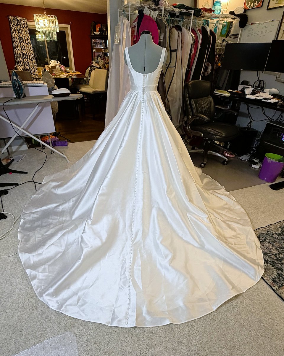S_RockCustom's tweet photo. 👰✨ MAKE YOUR GOWN UNIQUELY YOURS! ✨👰

#WeddingDressAlterations #BridalAlterations #SRockCustom #BrideToBe #WeddingDress #TailoredPerfection #BridalTailoring #PhillyBride #FallBride #WeddingReady https://t.co/pMm4URBNq8