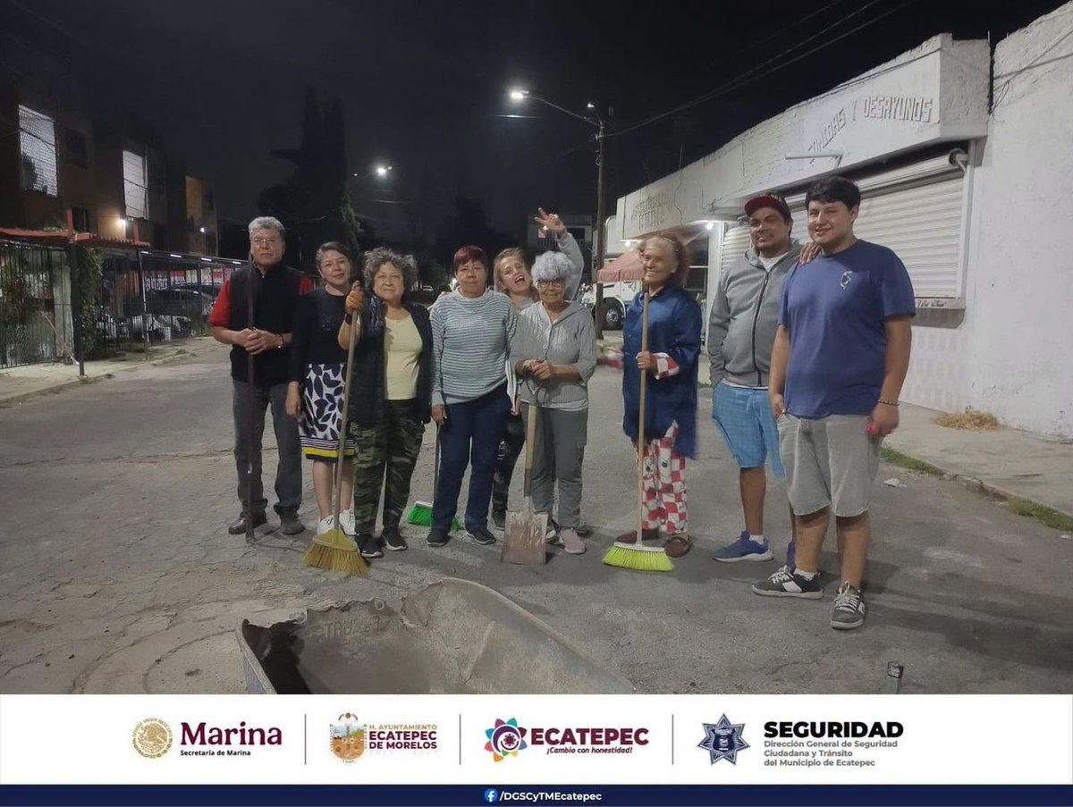 SeguridadEcatep's tweet photo. 𝗔𝗰𝗲𝗿𝗰𝗮𝗺𝗼𝘀 𝗹𝗮 𝗽𝗿𝗲𝘃𝗲𝗻𝗰𝗶ó𝗻 𝗮 𝗹𝗮 𝗰𝗶𝘂𝗱𝗮𝗱𝗮𝗻í𝗮 𝗰𝗼𝗻 𝗮𝗰𝗰𝗶𝗼𝗻𝗲𝘀 𝗱𝗲 𝗣𝗿𝗼𝘅𝗶𝗺𝗶𝗱𝗮𝗱 𝗦𝗼𝗰𝗶𝗮𝗹 | 𝗦𝗲𝗰𝘁𝗼𝗿 𝟮𝟲
Lee la nota completa aquí:🔗https://t.co/XG4fwCtbNq

#EcatepecCambioQueSeSiente #AzucenaCumple #Ecatepec #PolicíaDeEcatepec https://t.co/JYlSfpPxKn