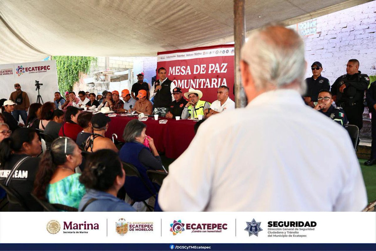 SeguridadEcatep's tweet photo. 𝗘𝘀𝗰𝘂𝗰𝗵𝗮𝗺𝗼𝘀 𝗮 𝗹𝗮 𝗰𝗼𝗺𝘂𝗻𝗶𝗱𝗮𝗱 𝗲𝗻 𝗠𝗲𝘀𝗮 𝗱𝗲 𝗣𝗮𝘇 𝗲𝗻 𝗘𝗹 𝗧𝗲𝗷𝗼𝗰𝗼𝘁𝗲 | 𝗦𝗲𝗰𝘁𝗼𝗿 𝟯
Lee la nota completa aquí:🔗https://t.co/RhFdF18UbY

#EcatepecCambioQueSeSiente #ElCambioSeSiente #AzucenaCumple #Ecatepec #PolicíaDeEcatepec https://t.co/Enbu8qZ0IY