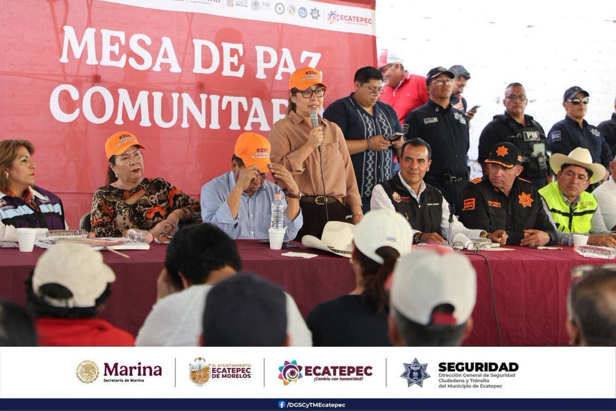 SeguridadEcatep's tweet photo. 𝗘𝘀𝗰𝘂𝗰𝗵𝗮𝗺𝗼𝘀 𝗮 𝗹𝗮 𝗰𝗼𝗺𝘂𝗻𝗶𝗱𝗮𝗱 𝗲𝗻 𝗠𝗲𝘀𝗮 𝗱𝗲 𝗣𝗮𝘇 𝗲𝗻 𝗘𝗹 𝗧𝗲𝗷𝗼𝗰𝗼𝘁𝗲 | 𝗦𝗲𝗰𝘁𝗼𝗿 𝟯
Lee la nota completa aquí:🔗https://t.co/RhFdF18UbY

#EcatepecCambioQueSeSiente #ElCambioSeSiente #AzucenaCumple #Ecatepec #PolicíaDeEcatepec https://t.co/Enbu8qZ0IY