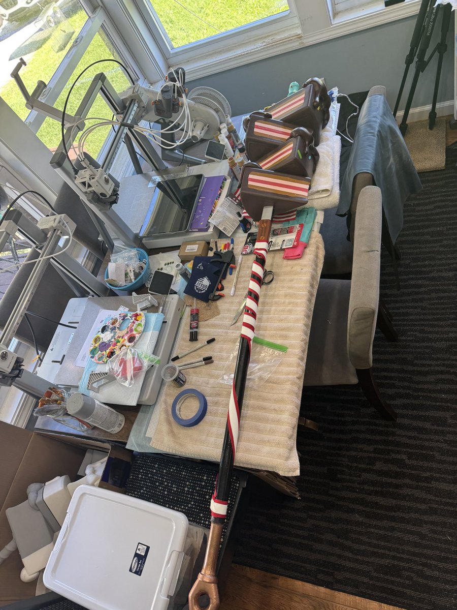 Evrizzle's tweet photo. I made the Cake Crusher pickaxe in real life⛏️

Happy 9th Birthday @Fortnite🎁🎈
#Fortniteㅤ https://t.co/YB2TBG3FTi