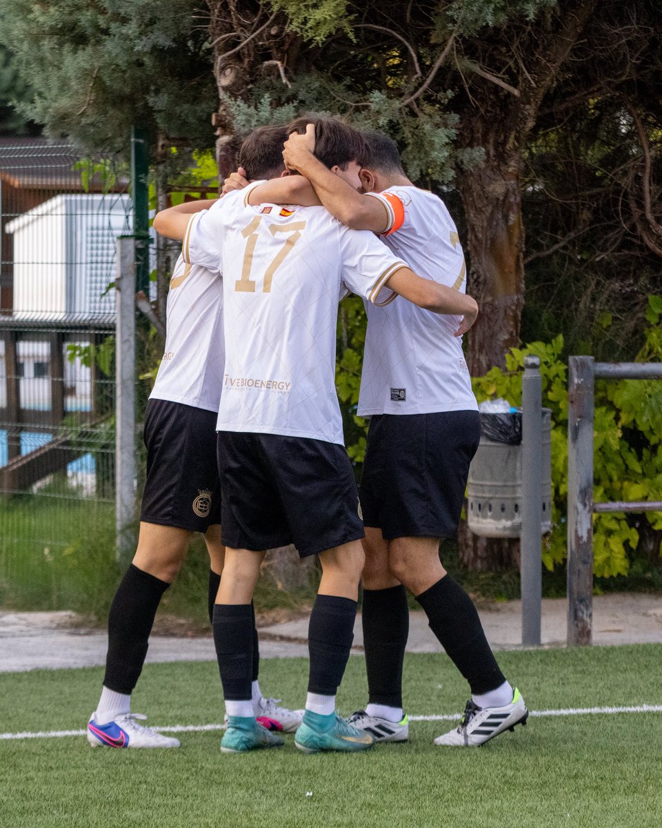 CanteraUBC's tweet photo. Este equipo es una 🍍

#SomosCuenca https://t.co/UJwOJHE1c7
