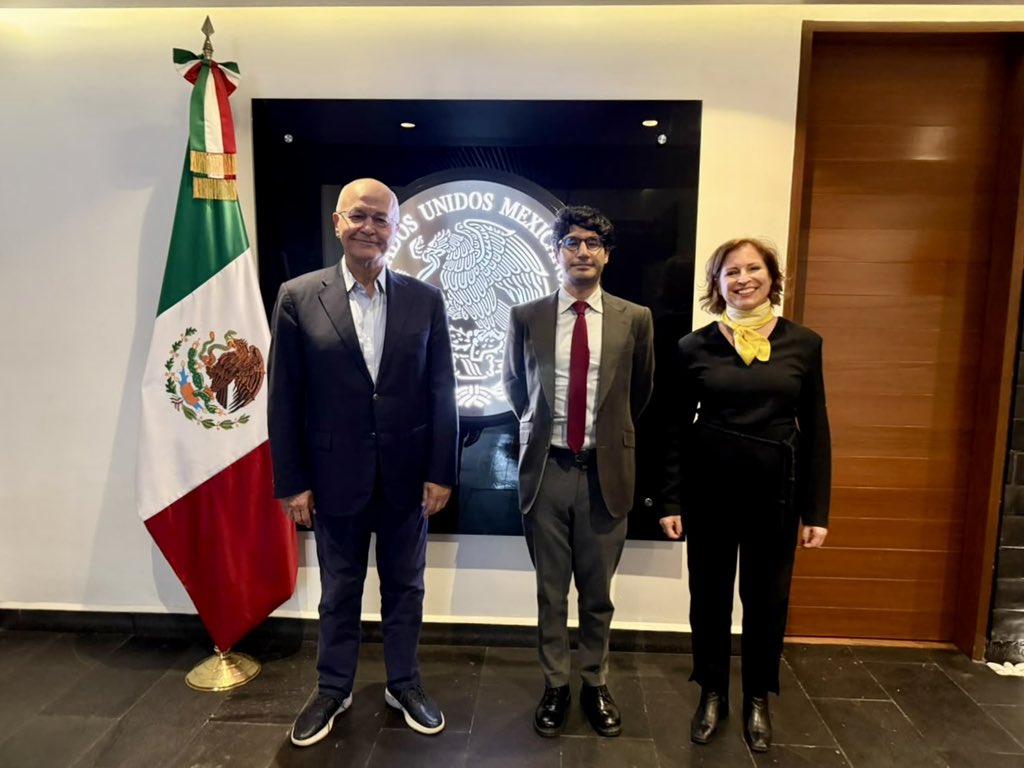 chiaraUNHCR's tweet photo. Welcome to Mexico, High Commissioner! 🇲🇽 Your first visit to the Americas starts in a country where refugee integration is a reality. 

Honoured to receive you with @cevillanue.

Looking forward to showing you what Mexico has built with UNHCR’s support and how to take it further. https://t.co/u820gjCaNn