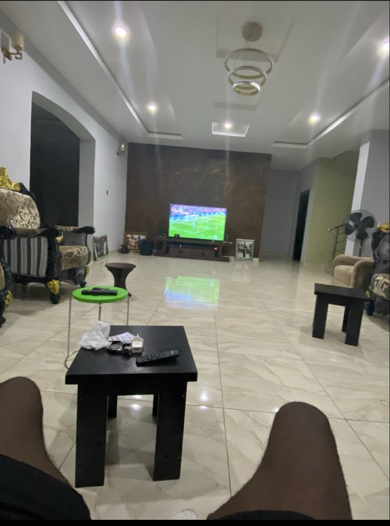 theyfwoc's tweet photo. Just imagine forgetting the remote on the TV stand 😭 https://t.co/9T3zBGBmQV