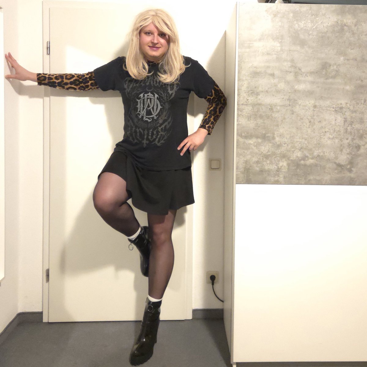 samcd5000's tweet photo. Metalcore Barbie went outdoor like this 🤭 https://t.co/V22gL0I8bF