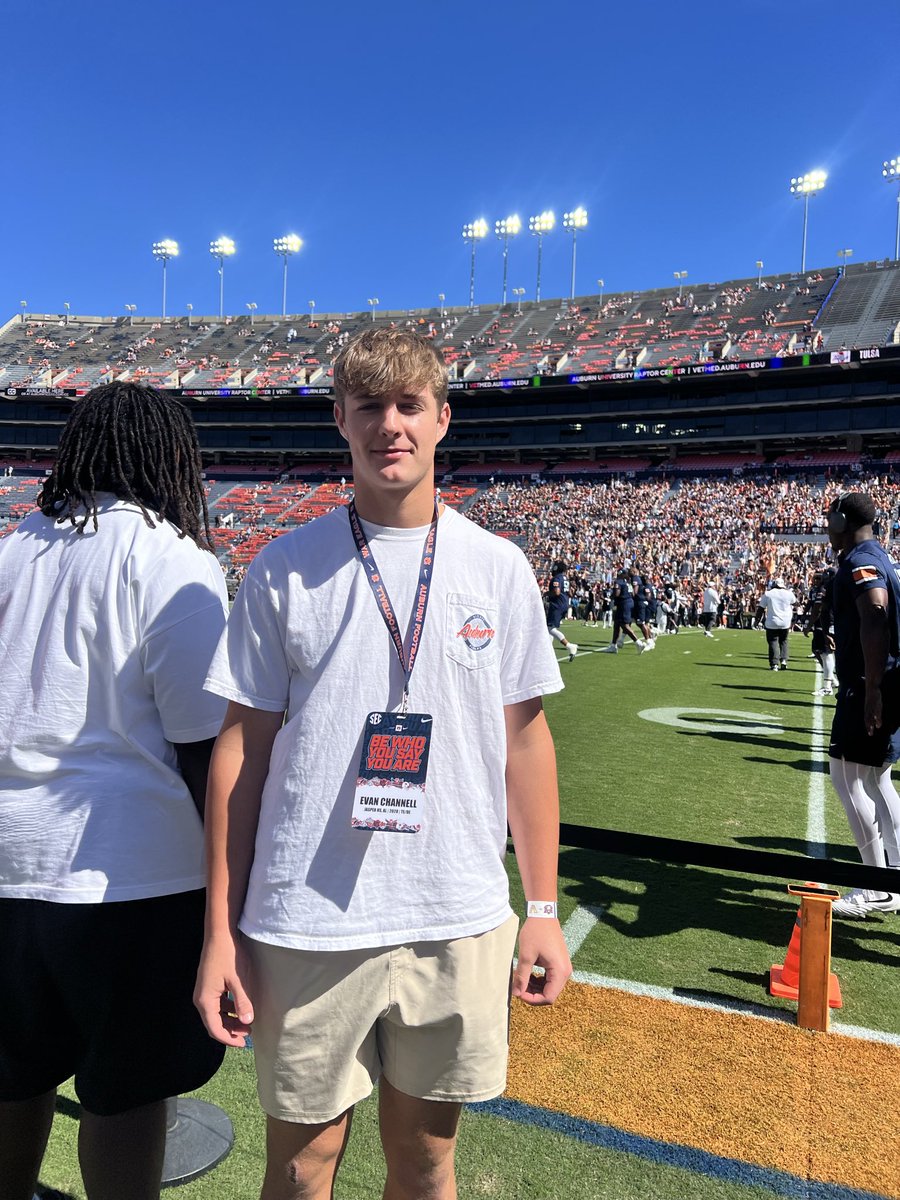 EvanChannell5's tweet photo. Excited to be in Auburn for the game! @CoachDurkin @CoachGolesh @JerisMcIntyre @CoachL__ #StepByStep @AuburnFootball @jaspervikes @CoachHsbs @CadeChannell #auburn https://t.co/N9LD3Caq84