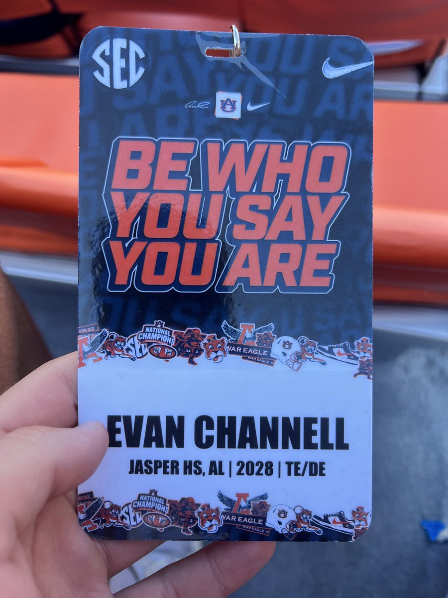 EvanChannell5's tweet photo. Excited to be in Auburn for the game! @CoachDurkin @CoachGolesh @JerisMcIntyre @CoachL__ #StepByStep @AuburnFootball @jaspervikes @CoachHsbs @CadeChannell #auburn https://t.co/N9LD3Caq84