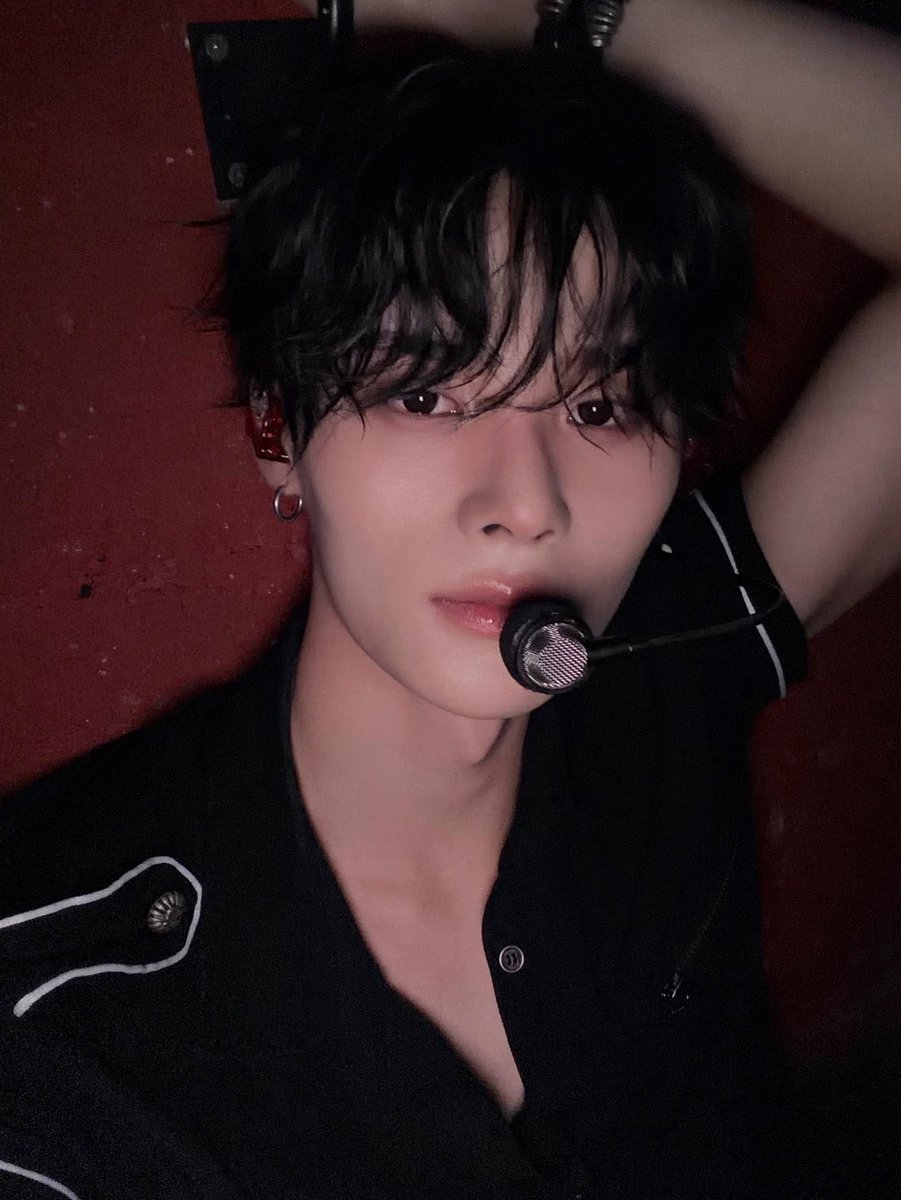 timaengji's tweet photo. 🖤_🖤

#tsd #turningselcaday 
#에잇턴 #8TURN #명호 #지명호 #MYUNGHO https://t.co/84AQpXmLDq