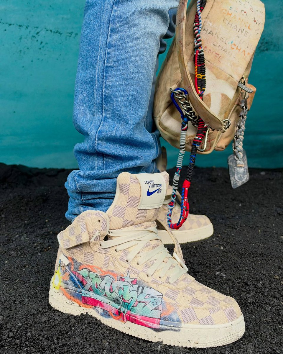 ComplexSneakers's tweet photo. Kai Cenat brings out some heat while traveling Iceland rocking the Louis Vuitton x Nike Air Force 1 Mid designed by the late Virgil Abloh 🔥🇮🇸

📸: @KaiCenat https://t.co/gJggWbx5EO