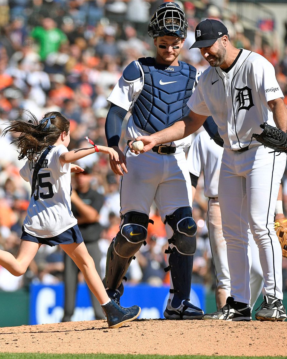 MLB's tweet photo. What a sendoff for Justin Verlander 🫡 https://t.co/vMJoX8h4Rw