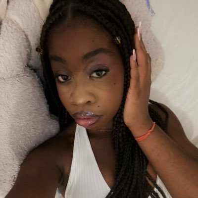 WeLoveUnitedd's tweet photo. @frederickaaaaa demande lui s'il peut te payer une chirurgie pour changer ta vieille tête la https://t.co/thJcmlfXDP
