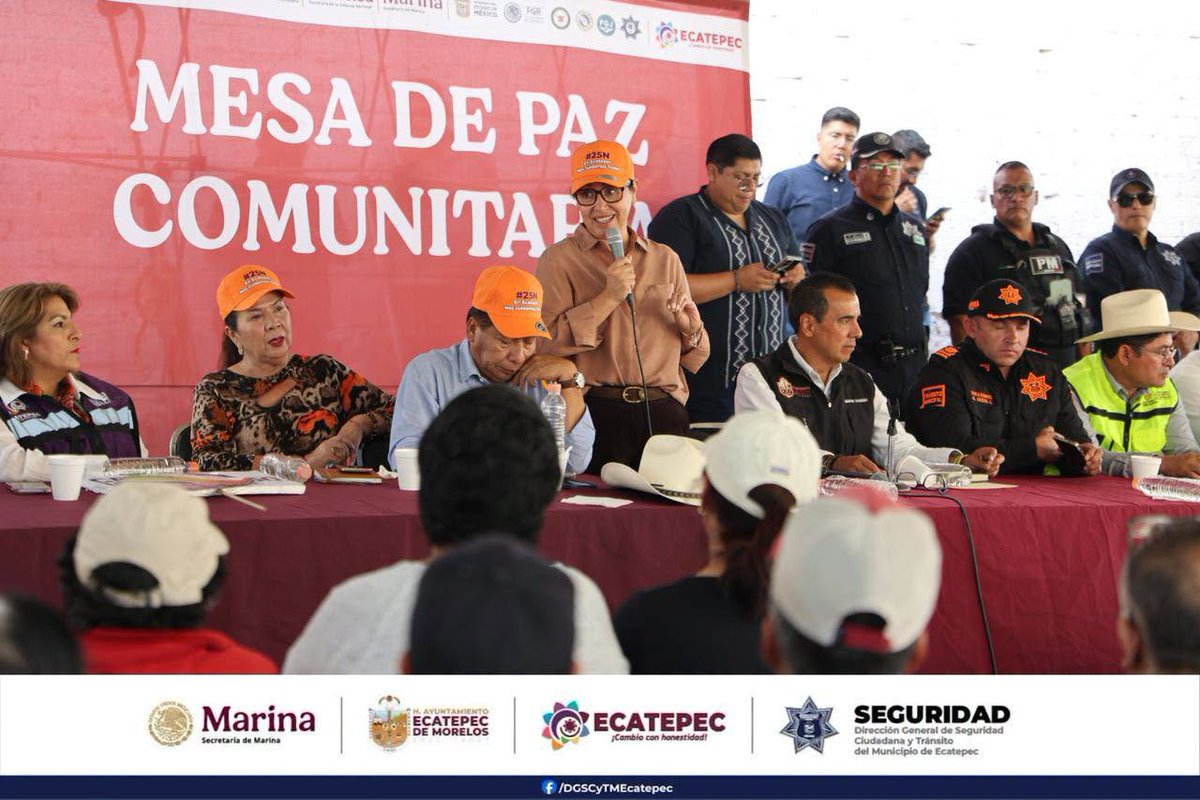 SeguridadEcatep's tweet photo. 𝗘𝘀𝗰𝘂𝗰𝗵𝗮𝗺𝗼𝘀 𝗮 𝗹𝗮 𝗰𝗼𝗺𝘂𝗻𝗶𝗱𝗮𝗱 𝗲𝗻 𝗠𝗲𝘀𝗮 𝗱𝗲 𝗣𝗮𝘇 𝗲𝗻 𝗘𝗹 𝗧𝗲𝗷𝗼𝗰𝗼𝘁𝗲 | 𝗦𝗲𝗰𝘁𝗼𝗿 𝟯
Lee la nota completa aquí:🔗https://t.co/RhFdF18UbY

#EcatepecCambioQueSeSiente #ElCambioSeSiente #AzucenaCumple #Ecatepec #PolicíaDeEcatepec https://t.co/Enbu8qZ0IY