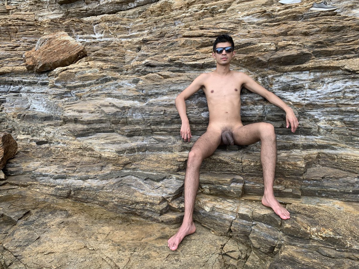 BebergonMX's tweet photo. De una ves que mis amigos me motivaron a desnudarme aunque hubiera mas personas mirando
#tanline #nakedbeach #nudeinpublic #nakedinpublic @nicenguys https://t.co/lyj8rDz5QA