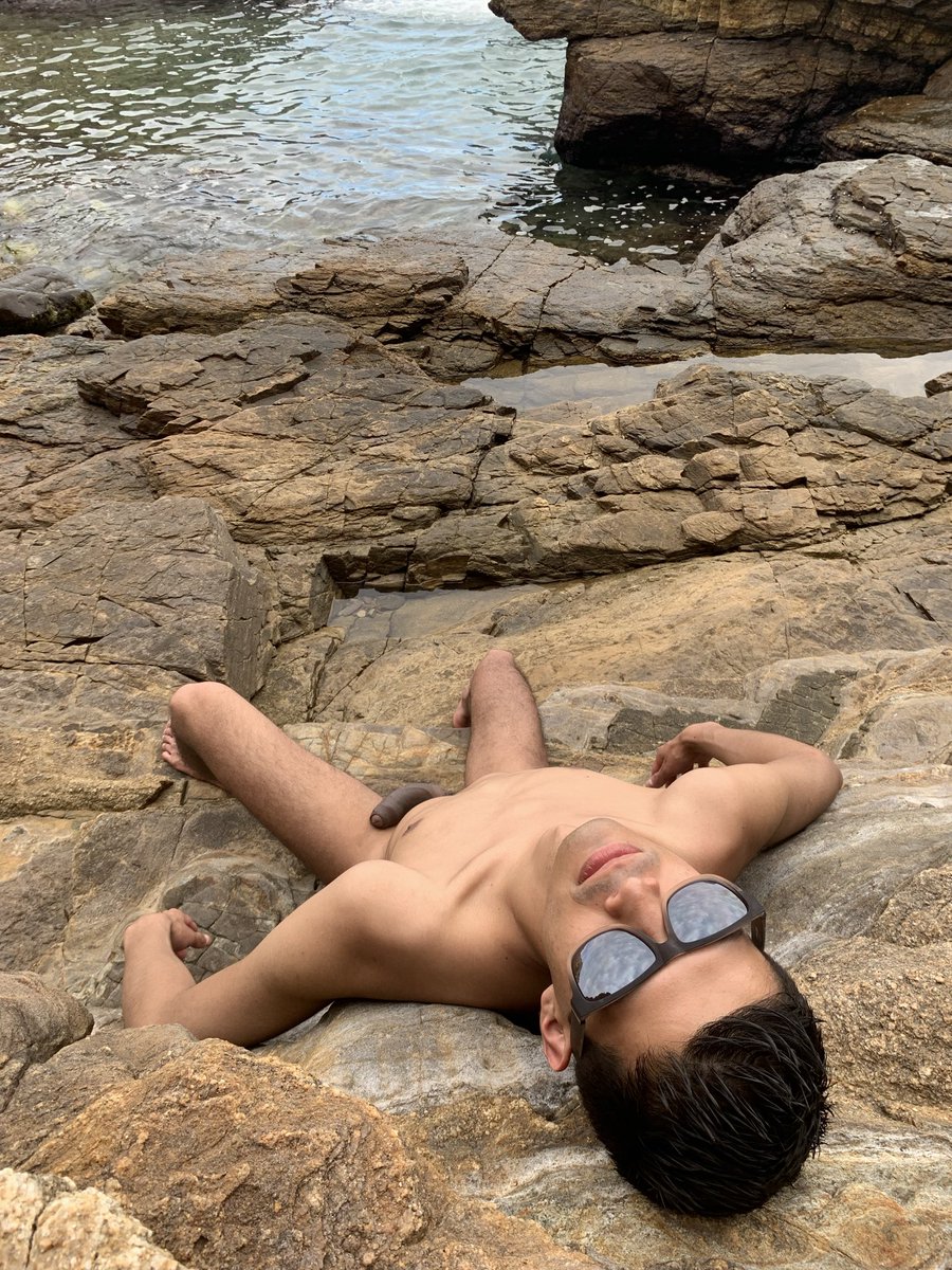 BebergonMX's tweet photo. De una ves que mis amigos me motivaron a desnudarme aunque hubiera mas personas mirando
#tanline #nakedbeach #nudeinpublic #nakedinpublic @nicenguys https://t.co/lyj8rDz5QA