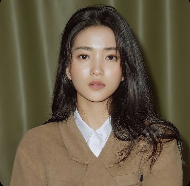 fiilmsss's tweet photo. knowing that kitty chicha and kim taeri are two of her favorite actresses… her taste in women 🙂‍↕️ https://t.co/xvQ5ZN90vl