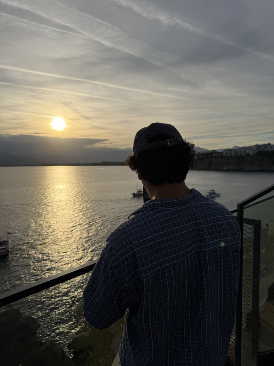 normalerkek87's tweet photo. touristing https://t.co/NRj8nt4LIL