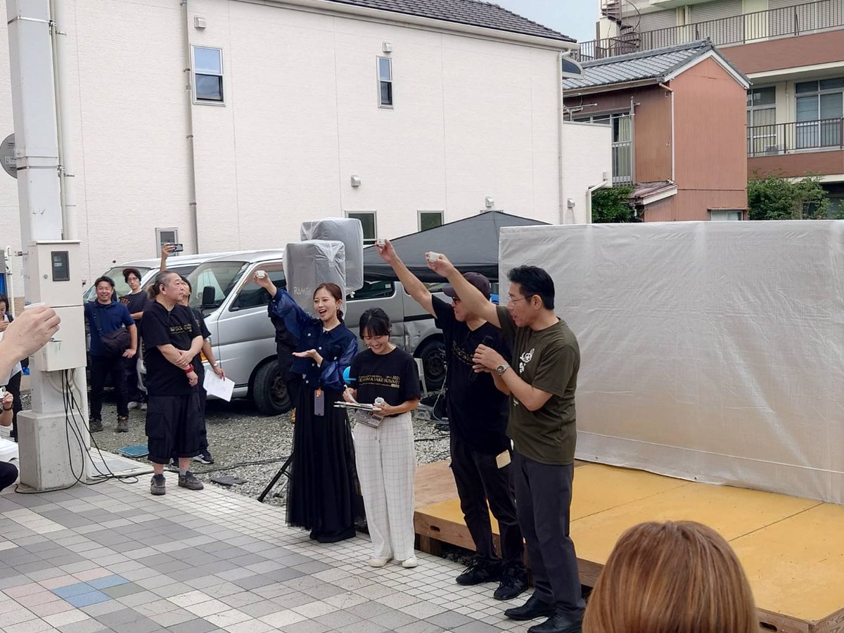 zGwOLhgX1p54377's tweet photo. 三重県内の酒蔵、ワイナリー、クラフトビール醸造所が集う伊勢志摩SAKEサミットが高柳商店街にて開催。今年は２days　明倫商店街火災の募金箱の設置も頂いています。本当にありがとうございます。

駅前ビル内にある、子どもたちの遊び場キッズもっとテラス来場者が10万人達成し、記念セレモニー。　特に週末は大人気の施設で子どもたちの笑顔に元気をもらいました😃

あと伊勢市観光協会SNSアンバサダー「伊勢鈴蘭」さんがリーダーのハロプロアイドルグループのアンジュルムコンサート（シンフォニアテクノロジー響ホール）にて、ご挨拶♫

エネルギッシュかつとても暖かいコンサートで会場の一体感が素晴らしかったです‼️　伊勢公演、心より感謝申し上げます🙇

歴史博物館の中村佐州企画展では伊勢鈴蘭さんの等身大パネルも設置したところ、アンジュルムファンの方もたくさんお越し頂きました。館長もビックリ🫨