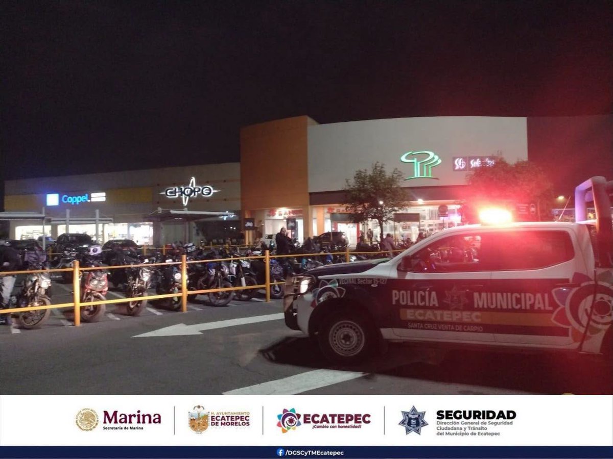 SeguridadEcatep's tweet photo. 𝗠𝗮𝗻𝘁𝗲𝗻𝗲𝗺𝗼𝘀 𝗽𝗿𝗲𝘀𝗲𝗻𝗰𝗶𝗮 𝗽𝗿𝗲𝘃𝗲𝗻𝘁𝗶𝘃𝗮 𝗲𝗻 𝗣𝗹𝗮𝘇𝗮 𝗦𝗲𝗻𝗱𝗲𝗿𝗼 | 𝗦𝗲𝗰𝘁𝗼𝗿 𝟭𝟱
Lee la nota completa aquí:🔗https://t.co/vmiS8TBUcM

#EcatepecCambioQueSeSiente #ElCambioSeSiente #AzucenaCumple #Ecatepec #SeguridadParaTodasYTodos #PolicíaDeEcatepec https://t.co/KJvlSe9uUS