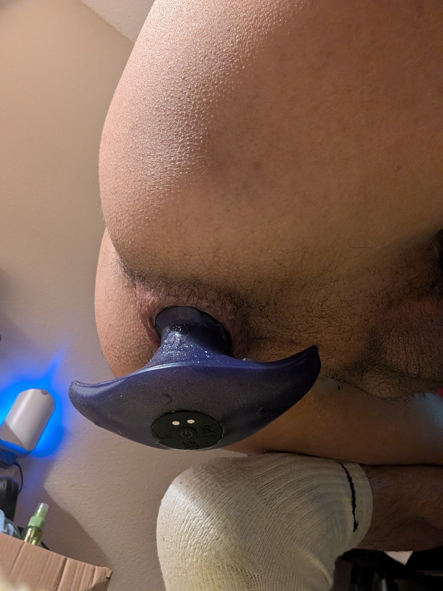 SportyTwink26's tweet photo. Part 2 of my knotty adventure. Look how stretched my tight hole is taking this massive doggy knot as it's just thrusting inside me. My hole can't even stop leaking lube and sweat after a while 🥵

#gay #twink #sex #anal #toy #dildo #knot #knotting #gaysex https://t.co/BVQThvV4LA
