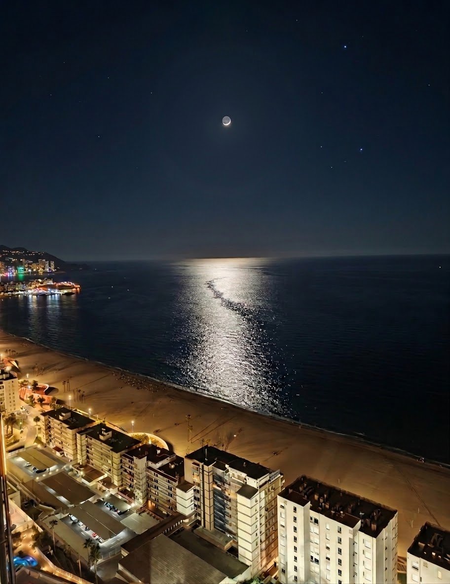 MIGUEBENIDORM's tweet photo. #FelizNoche 💙🍌📺💙.

Ojalá la luna tenga hoy ese tono rosa suave y te llene de sueños tan dulces como la ilusión de pensarte.

💙📺🍌💙 https://t.co/OirkB47Ldk