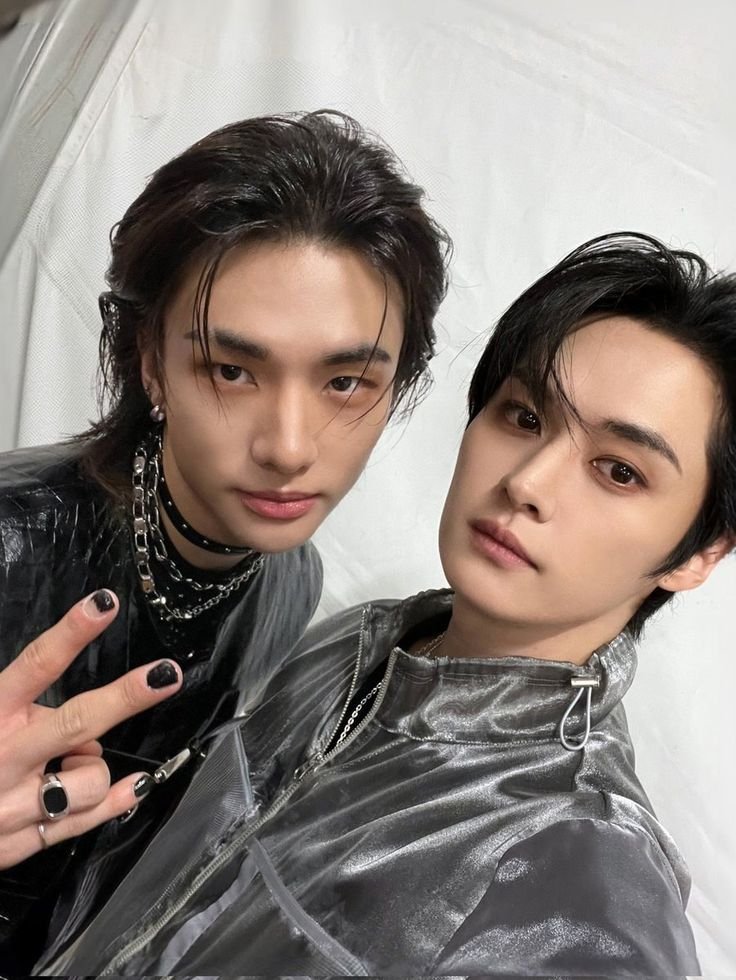 seungmologia's tweet photo. eu / meus pais 100% biológicos https://t.co/rQozllcTMw