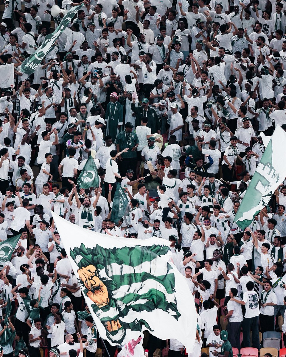 saudiFF's tweet photo. أيــادٍ ترفـــعُ رايـتـه🇸🇦
قلوبٌ تهتف للوطن 💚

موعدنا الثلاثاء أمام منتخب العراق:
🎟️: https://t.co/sIJO4HZvCZ

#هذا_الأخضر https://t.co/3QWDV4btGk