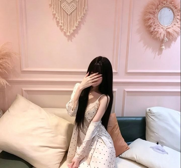 empmoffy's tweet photo. 刚睡醒，🥱今天的穿搭！！找借口！！致敬！！其实只是想给b看看，反正别在意📷 https://t.co/EoInL8lZw1