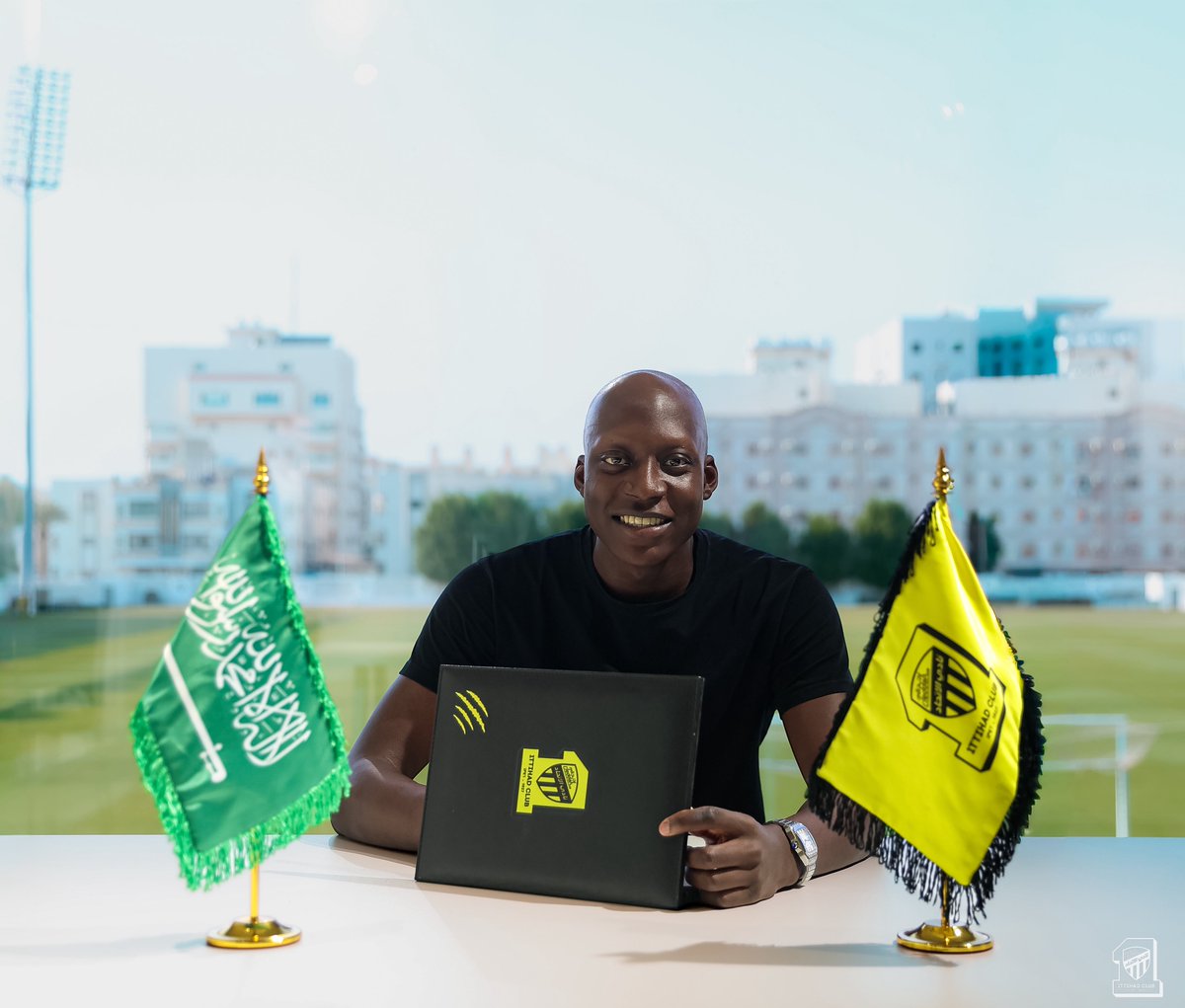 ittihad_fr's tweet photo. 📸| من مراسم توقيع العقد ✍️💛 https://t.co/lZSvzSocpZ