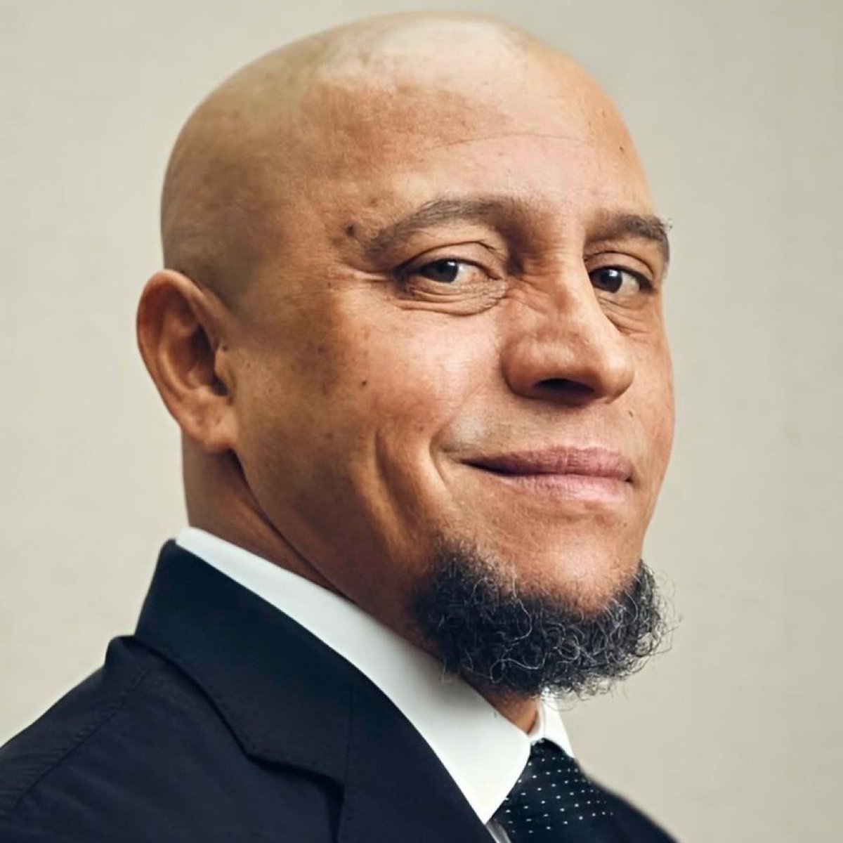 ozetgechaber's tweet photo. Roberto Carlos: "Futboldan kazandığım her şeyin yüzde 99’unu menajerler ve ailevi sorunlar yüzünden kaybettim." https://t.co/HICljnDwsp