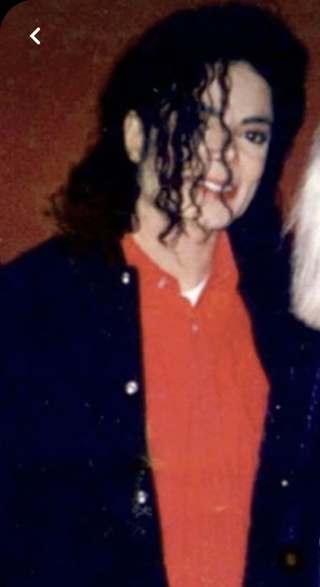 1984grmmys's tweet photo. just me wondering how he always had hair in his face bc any time i feel my hair in my way i freak out like howwwwww https://t.co/d7adEFvtuh