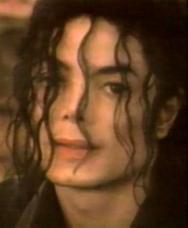 1984grmmys's tweet photo. just me wondering how he always had hair in his face bc any time i feel my hair in my way i freak out like howwwwww https://t.co/d7adEFvtuh